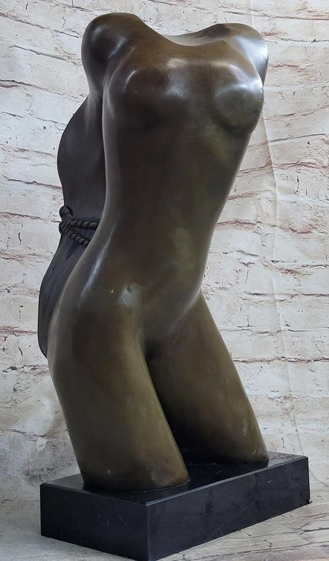 Abstract Female Torso Bronze Statue: Abstract Female Torso Bronze Statue This abstract is incredible and the details on it are remarkable. This is a woman that is missing her forearms, head, calves and feet, yet with what`s left you 