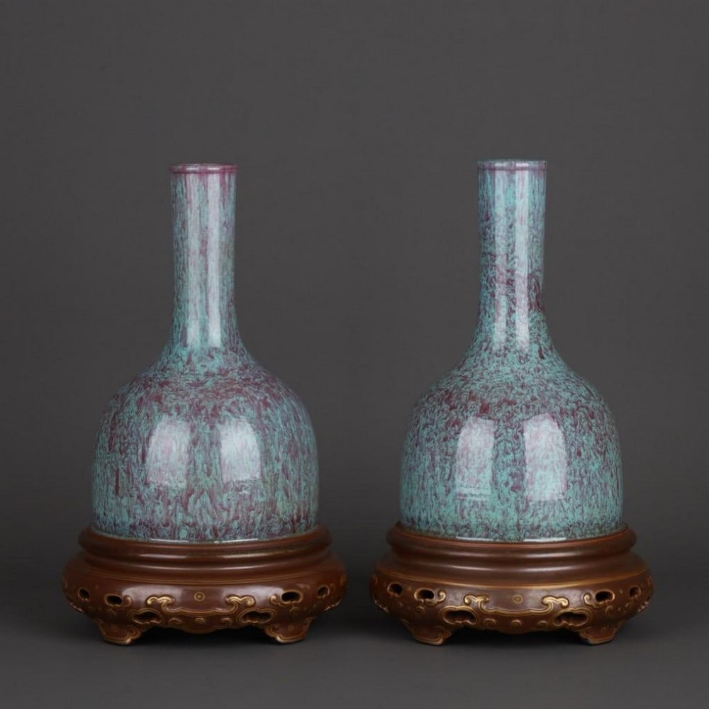 Qing Dynasty Qianlong Lu Jun-Glazed Vase with Base: Qing Dynasty Qianlong Lu Jun-Glazed Vase with Base A finely crafted porcelain vase from the Qianlong period of the Qing Dynasty, finished in a vibrant Lu Jun glaze renowned for its rich, variegated to