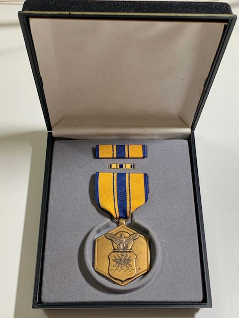 U. S. Air Force Commendation Military Merit Medal: Comes in United States Presentation Box - Multiple Photos Posted