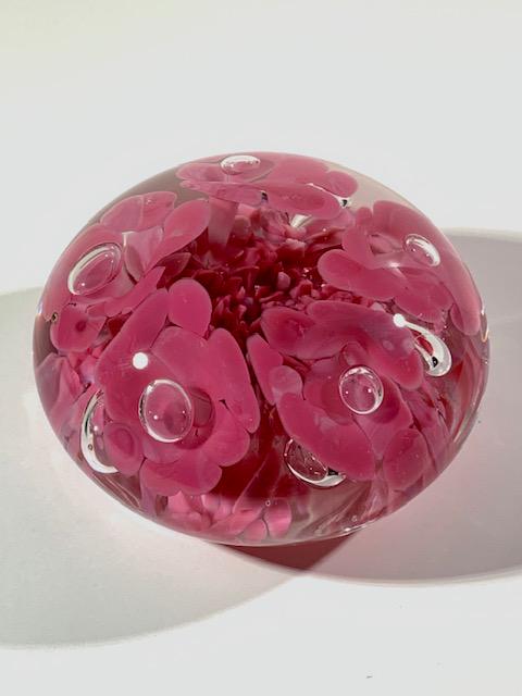 Beautiful Signed ST. CLAIR Art Glass Paperweight (1 of 3)