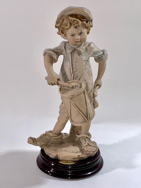 Signed GIUSEPPE ARMANI Made in Italy Figurine: Great Looking Piece / Multiple Photos Posted