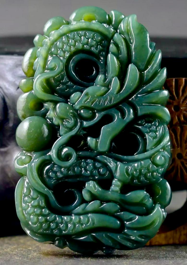 VTG Carved Natural Green Nephrite JADE Dragon Amulet (1 of 3)