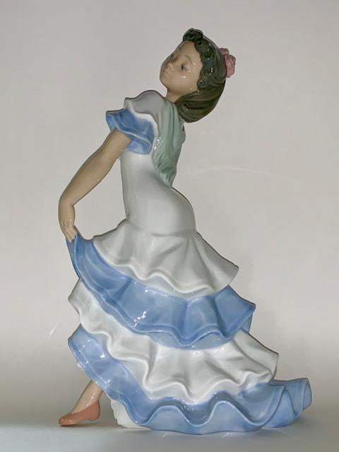 LLADRO Nao Large Porcelain Flamenco Dancer Figurine (1 of 6)