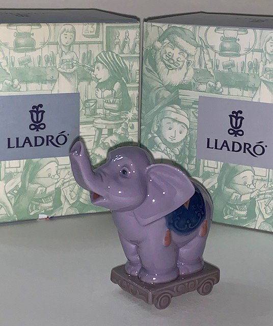 Rare LLADRO Porcelain Santas Workshop ELEPHANT (1 of 2)