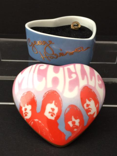 Signed THE BEATLES Porcelain Working Trinket/Music Box: Plays MICHELLE / Part of the BEST of the BEATLES Collection / See all Photos
