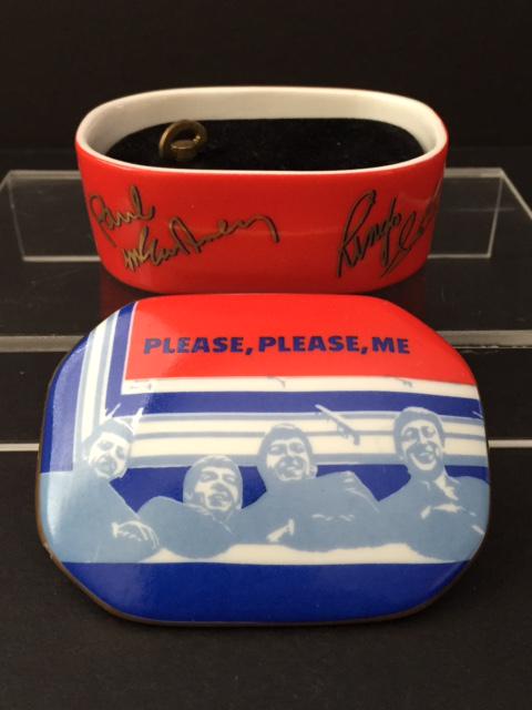 Signed THE BEATLES Porcelain Working Trinket/Music Box (1 of 2)