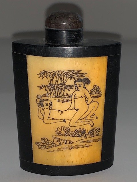 Vntge Chinese Scrimshaw style Erotic Bone Snuff Bottle: 2 Different Images / Made from Ox Bone / Hand Painted Scrimshaw Style / Great Piece / See all Photos