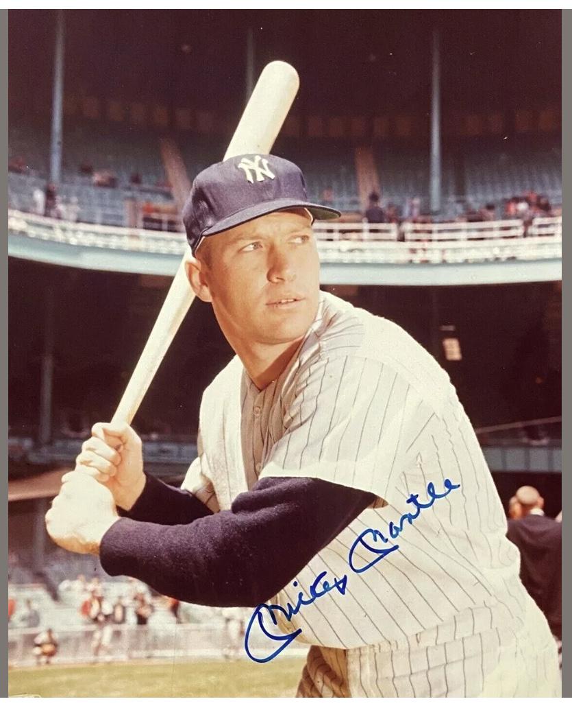 Mickey Mantle 8 x 10 Facsimile Autographed Photo: This is a Facsimile Autographed Photograph - Measurements 8 x 10 â€“ NOT HAND SIGNED