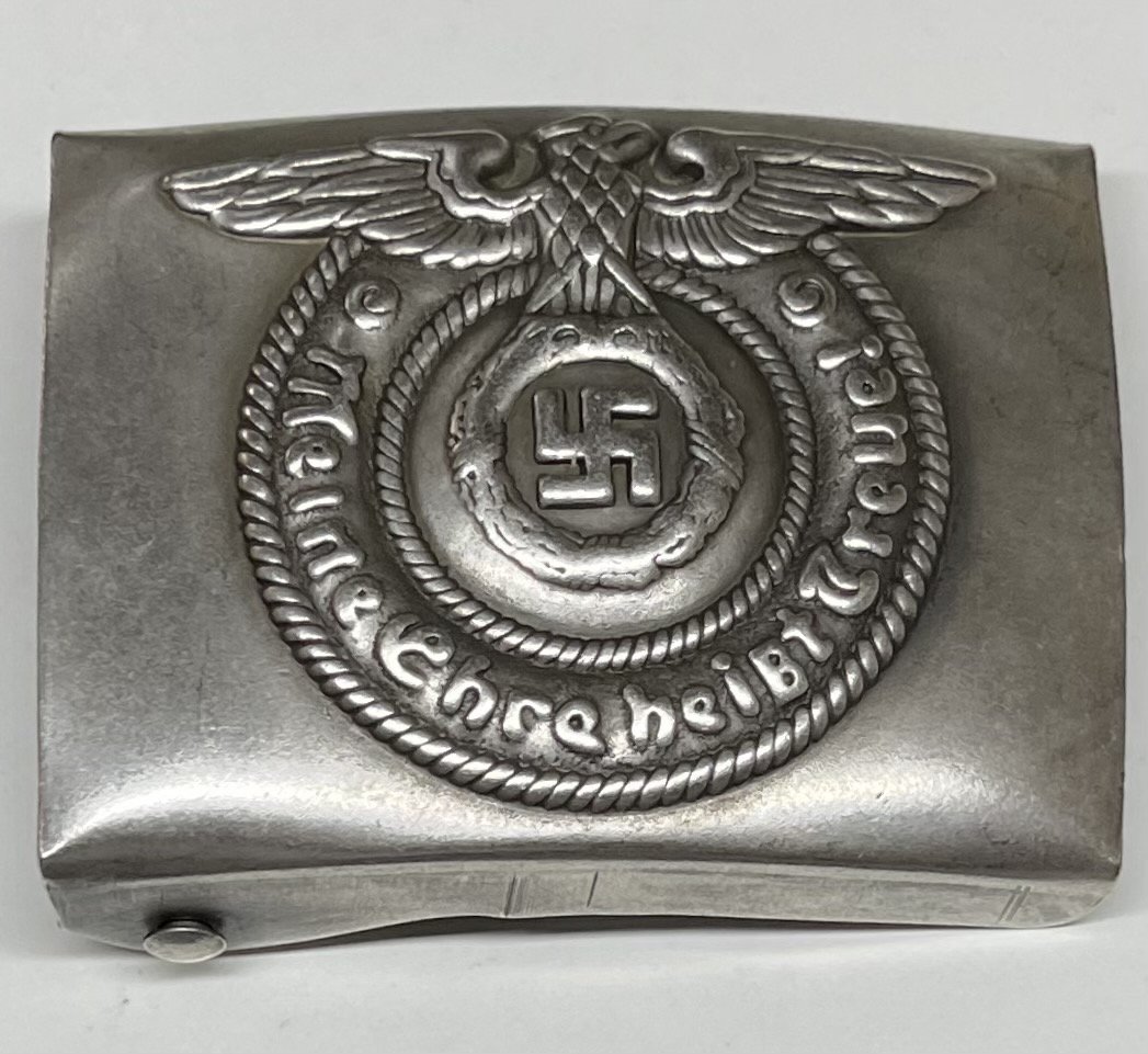 WW2 Nazi Germany Militants Service Uniform Belt Buckle: Multiple Photos Posted / We Do Not Know for Sure whether or Not it is an yr Period Original Piece therefore Sold as a Possible Re-Strike and SOLD AS-IS