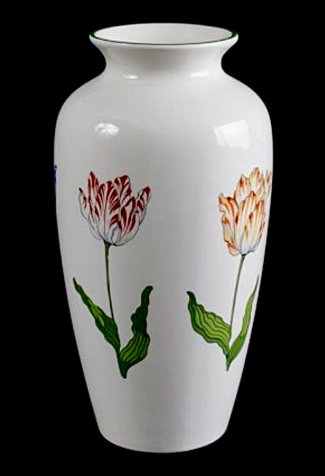TIFFANY & Co Porcelain Tulips Vase made in England (1 of 4)
