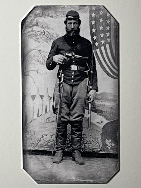 Civil War Tin Type Photo of Soldier Uniform w/Weapons (1 of 1)