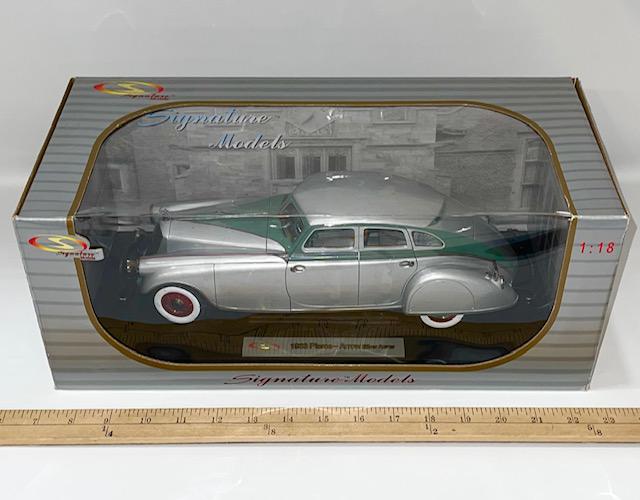 Signature Models 1:18 Die-Cast 1933 Pierce Arrow Car (1 of 4)