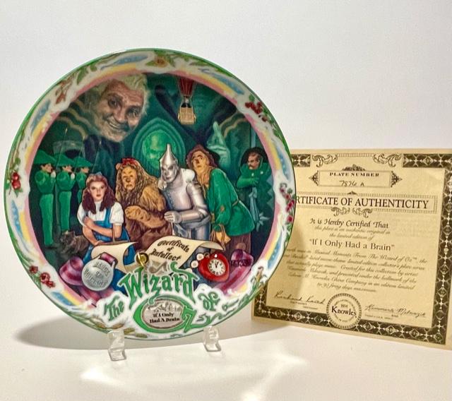 WIZARD of OZ Porcelain Music Box Decorative Plate w/COA: Plays IF I ONLY HAD A BRAIN - Limited Edition â€“ Hand Numbered - Beautiful Piece in Like New Condition and Comes with COA from KNOWLES - Multiple Photos Posted