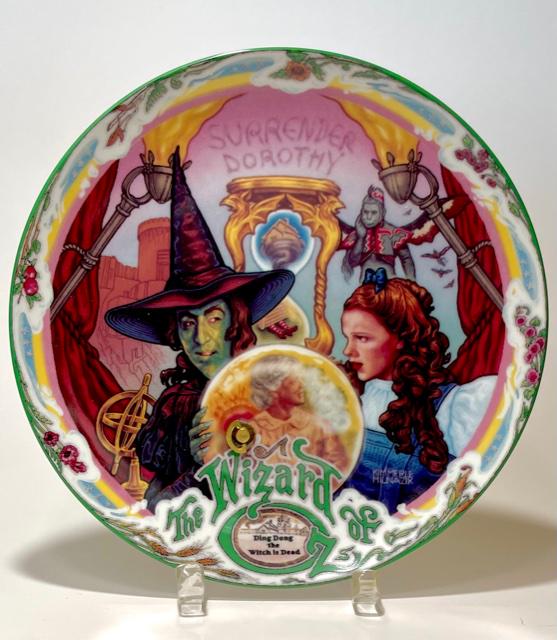 WIZARD of OZ Porcelain Music Box Decorative Plate w/COA: Plays DING DONG THE WITCH IS DEAD - Limited Edition â€“ Hand Numbered - Beautiful Piece in Like New Condition and Comes with COA from KNOWLES - Multiple Photos Posted