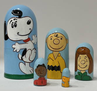 Peanuts Snoopy Russian Matryoshka Nesting Dolls: Set of 5 Hand Painted Snoopy and the Gang Russian Nesting Dolls / Multiple Photos Posted