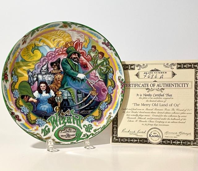 WIZARD of OZ Porcelain Music Box Decorative Plate w/COA: Plays THE MERRY OLD LAND OF OZ - Limited Edition â€“ Hand Numbered - Beautiful Piece in Like New Condition and Comes with COA from KNOWLES - Multiple Photos Posted
