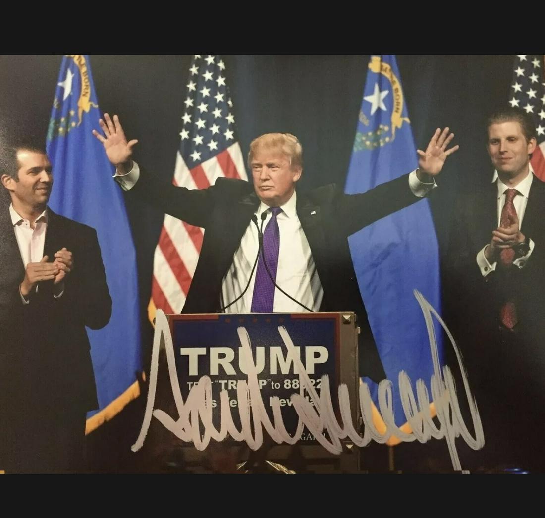 DONALD TRUMP Facs Autographed 8 X 10 Campaign RP Photograph: This Photograph Measures Approximately 8 x 10 and is NOT HAND SIGNED / It is Simply a Facsimile Autograph of His Original / Perfect for Framing if you are a Fan