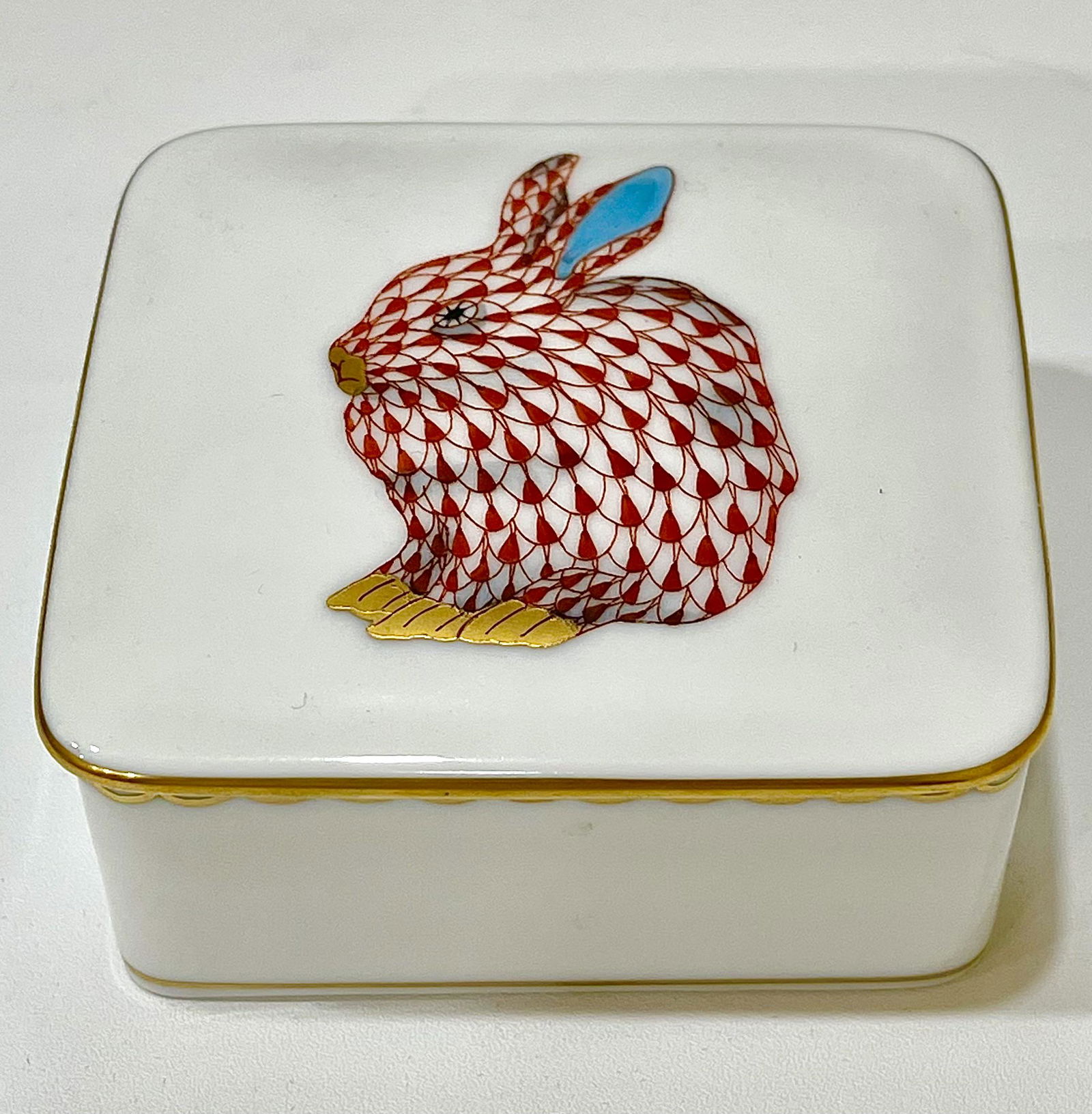 Rare HEREND Hungary Fishnet Porcelain Dresser Box (1 of 3)