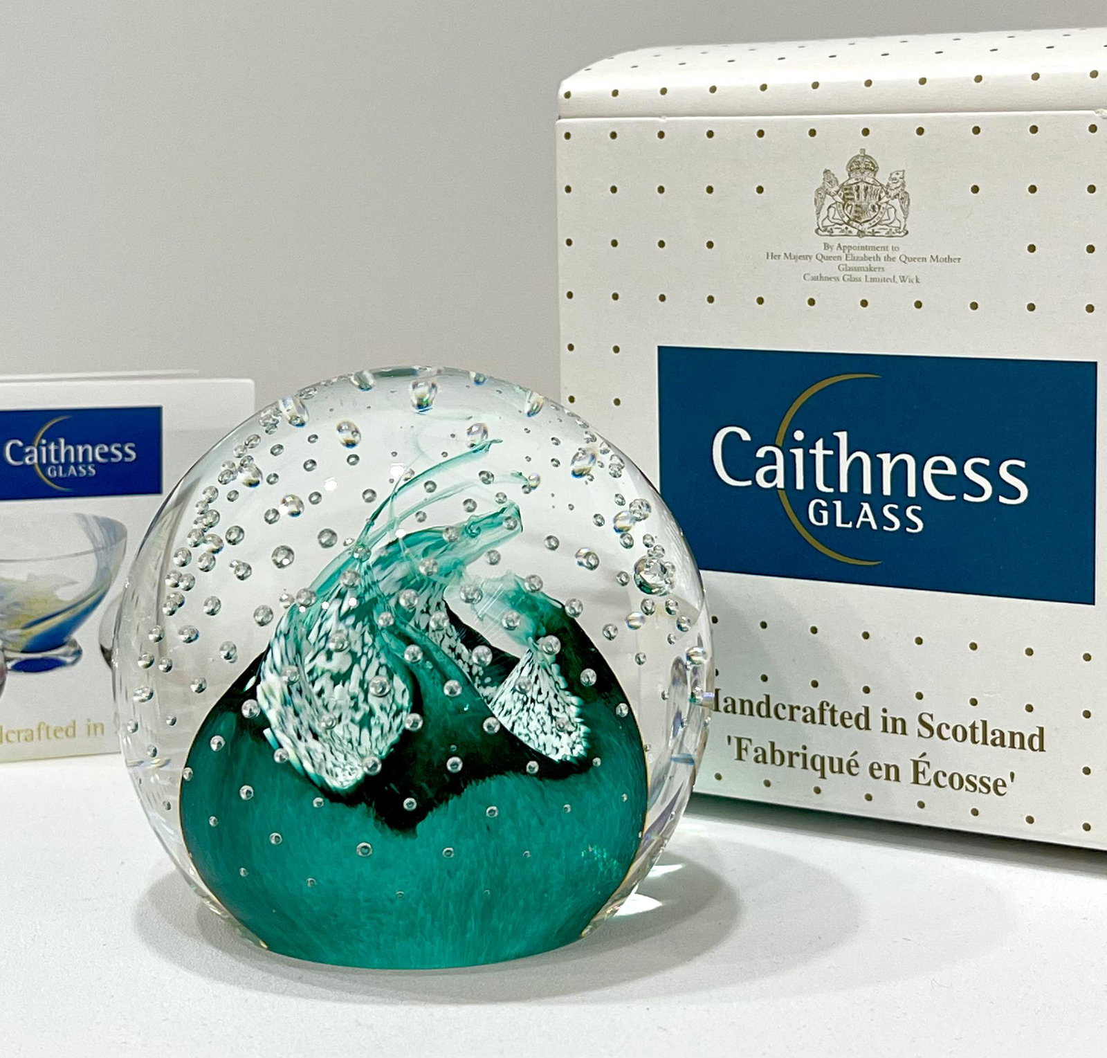 Etch Signed CAITHNESS Scotland Art Glass Paperweight: Gorgeous Colors / Handmade in Scotland / Comes in Original Box / Immaculate Condition