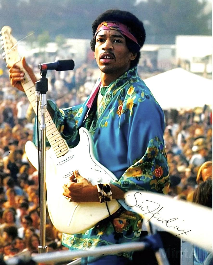 JIMI HENDRIX Facs Autographed 8 X 10 RP Photograph (1 of 1)