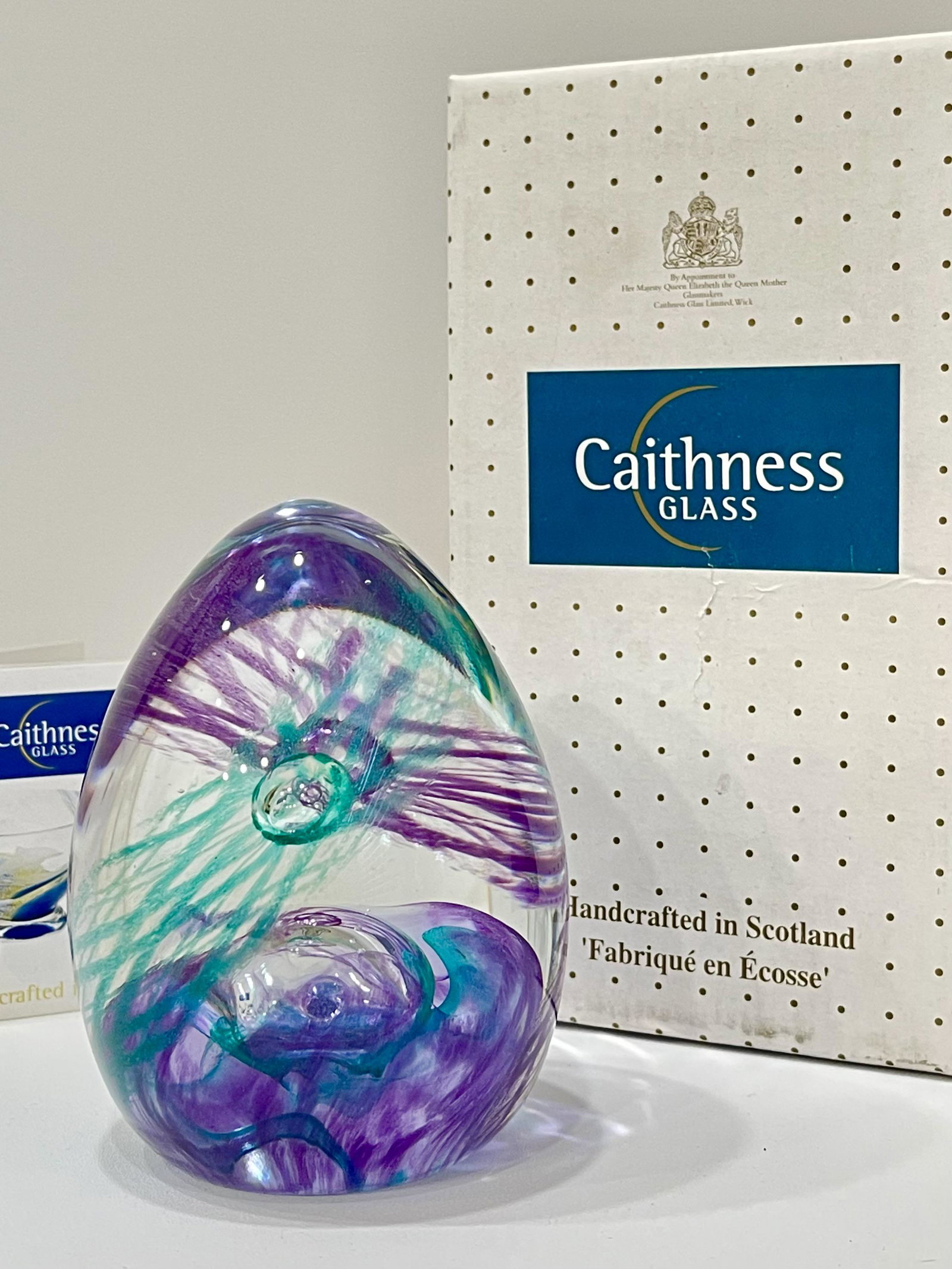 Etch Signed CAITHNESS Scotland Art Glass Paperweight: Gorgeous Colors / Handmade in Scotland / Comes in Original Box / Immaculate Condition