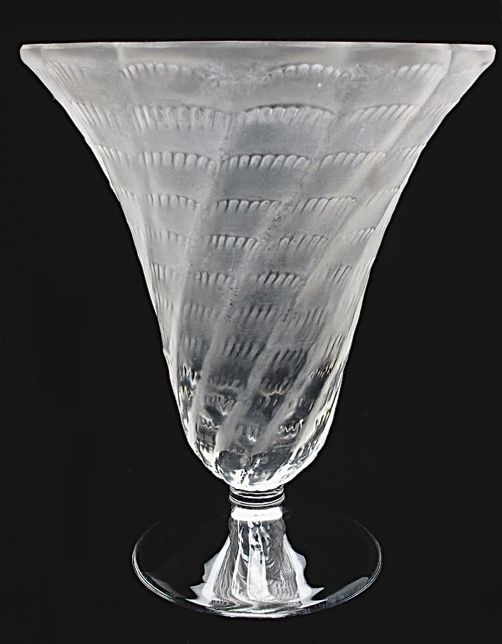 Beautiful Frosted LALIQUE Fluted Shell Footed Crystal Vase (1 of 3)