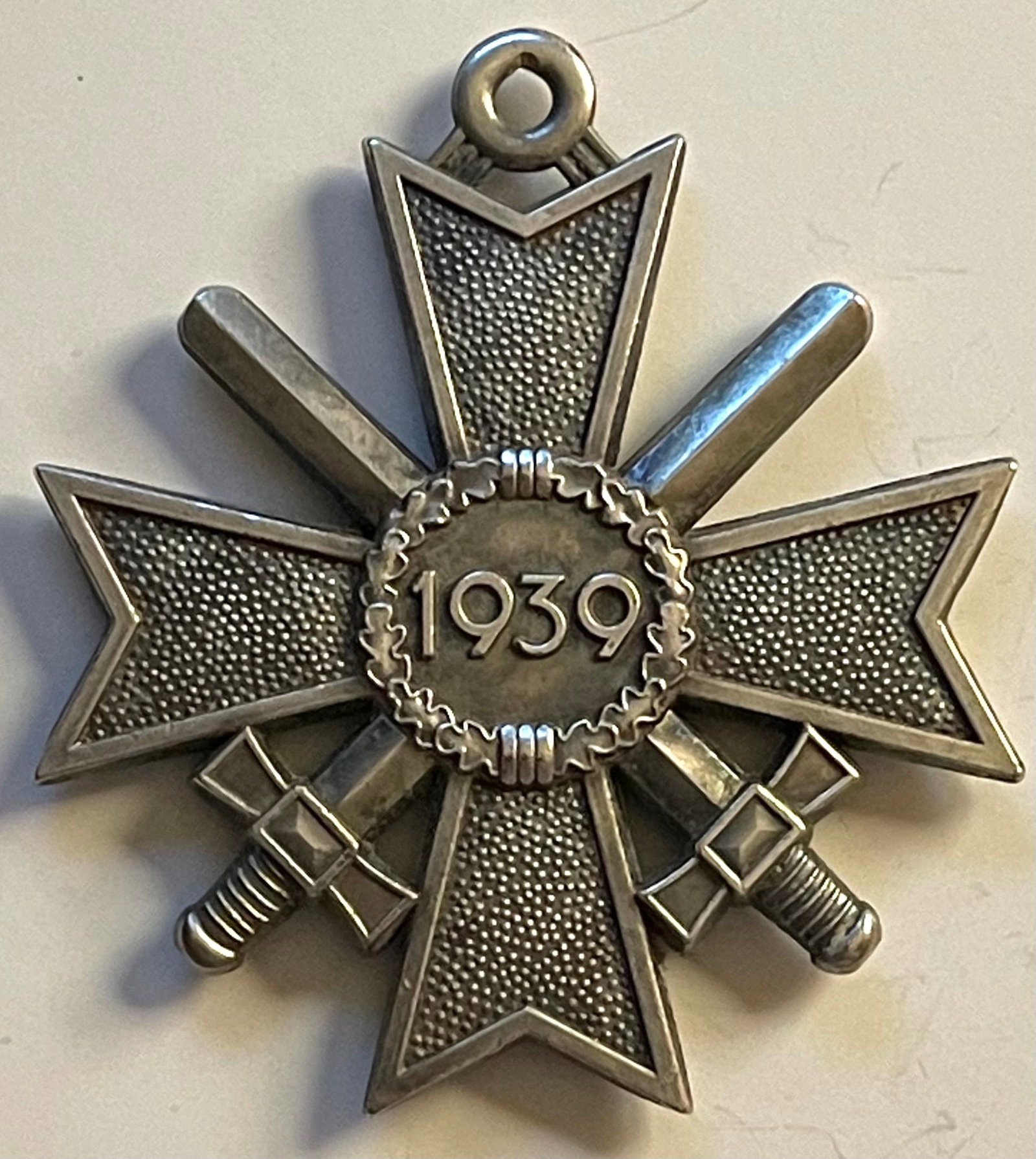1939 WW2 1 st  Class War Merit Badge Crossed Swords (1 of 2)