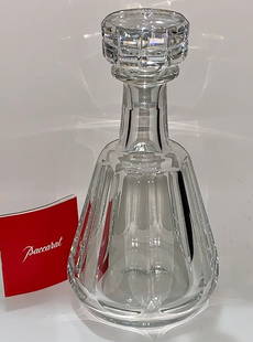 Gorgeous Signed BACCARAT French Crystal Decanter: It Looks Like it has Been barely Handled / Multiple Photos Posted / Pamphlet in Photos is Not Included