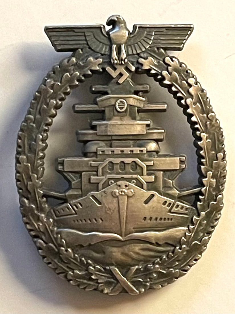 WW2 German Kriegsmarine Fleet Service Badge: All WW2 German or Russian Advertised Items are SOLD AS-IS. We Cannot be Certain whether or Not these are Surplus Items or Just Plain Reproductions so we are Selling them with Absolutely NO RESERVE and