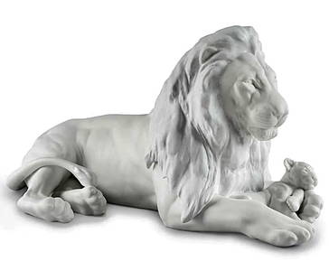 Rare LLADRO Museum 18 Inch Porcelain Lion with Cub in Original Box: This is an unbelievable and extremely Rare LLADRO Museum quality piece that has not been out of its original box. It measures approximately 18 Inches Wide. It was purchased by a Collector that unfortu