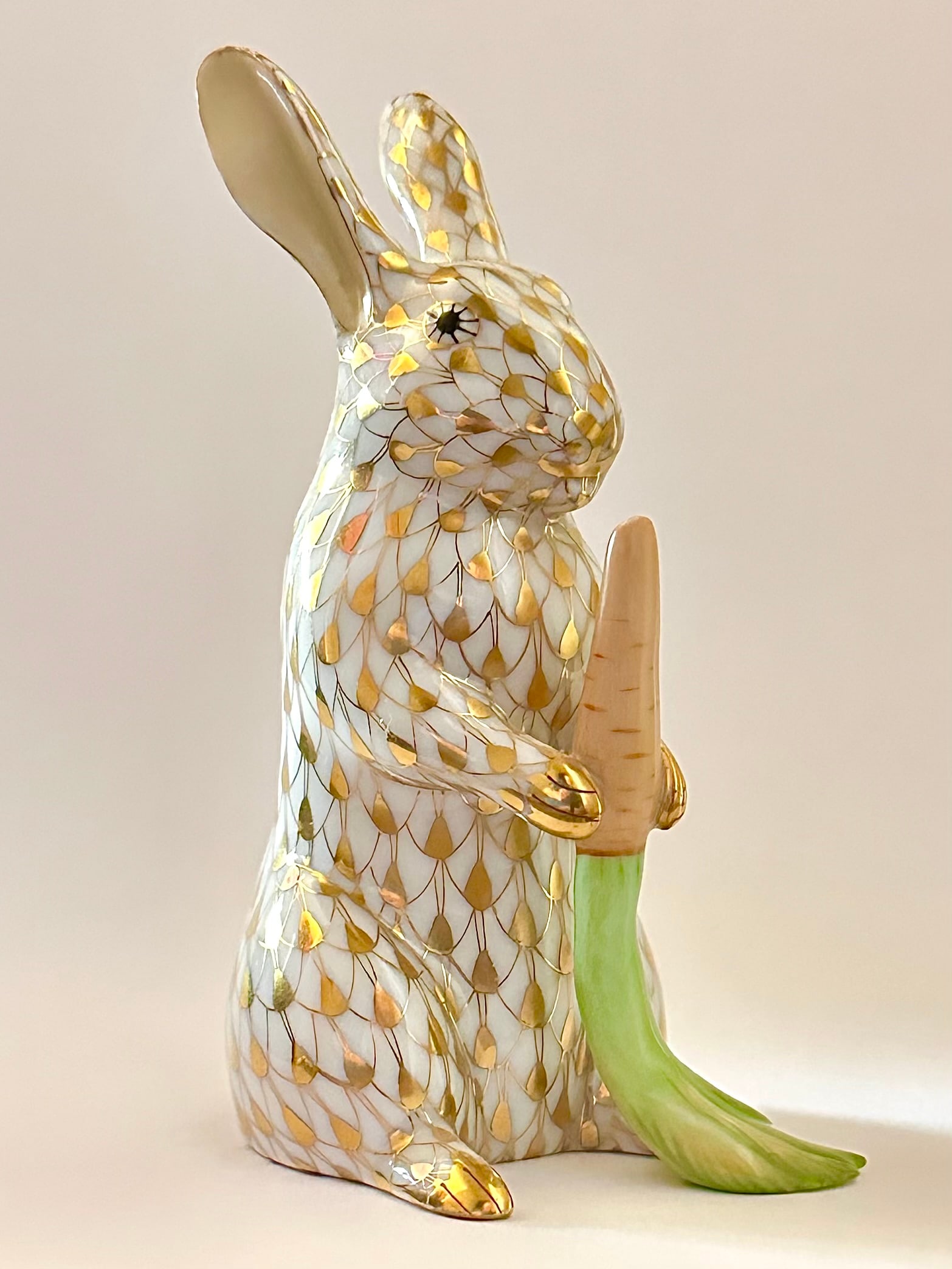 HEREND Hungary GOLD GUILD Hand Painted Fishnet Porcelain Bunny Rabbit (1 of 4)