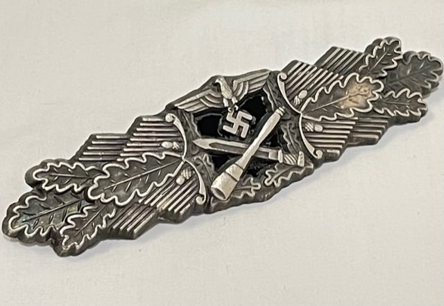 WW2 German Close Combat Medal Uniform Badge (1 of 3)