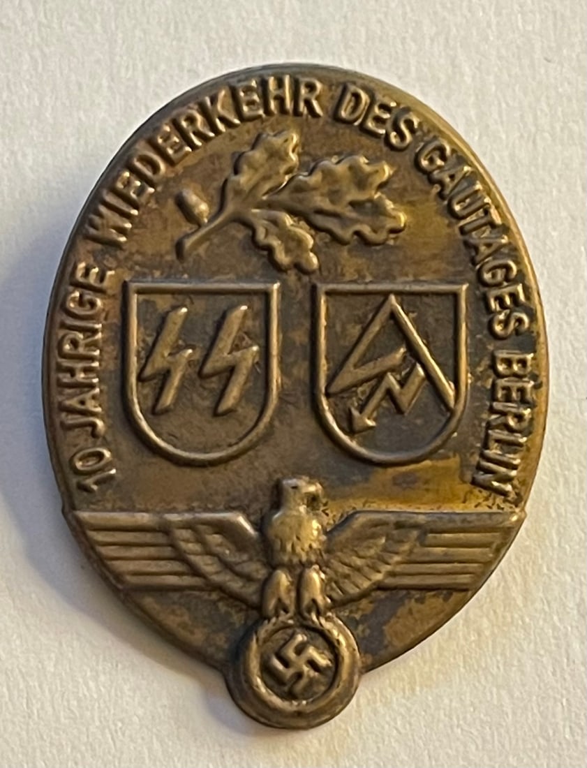 WW2 German SS/SA Berlin District Tinnie Badge Pin (1 of 2)