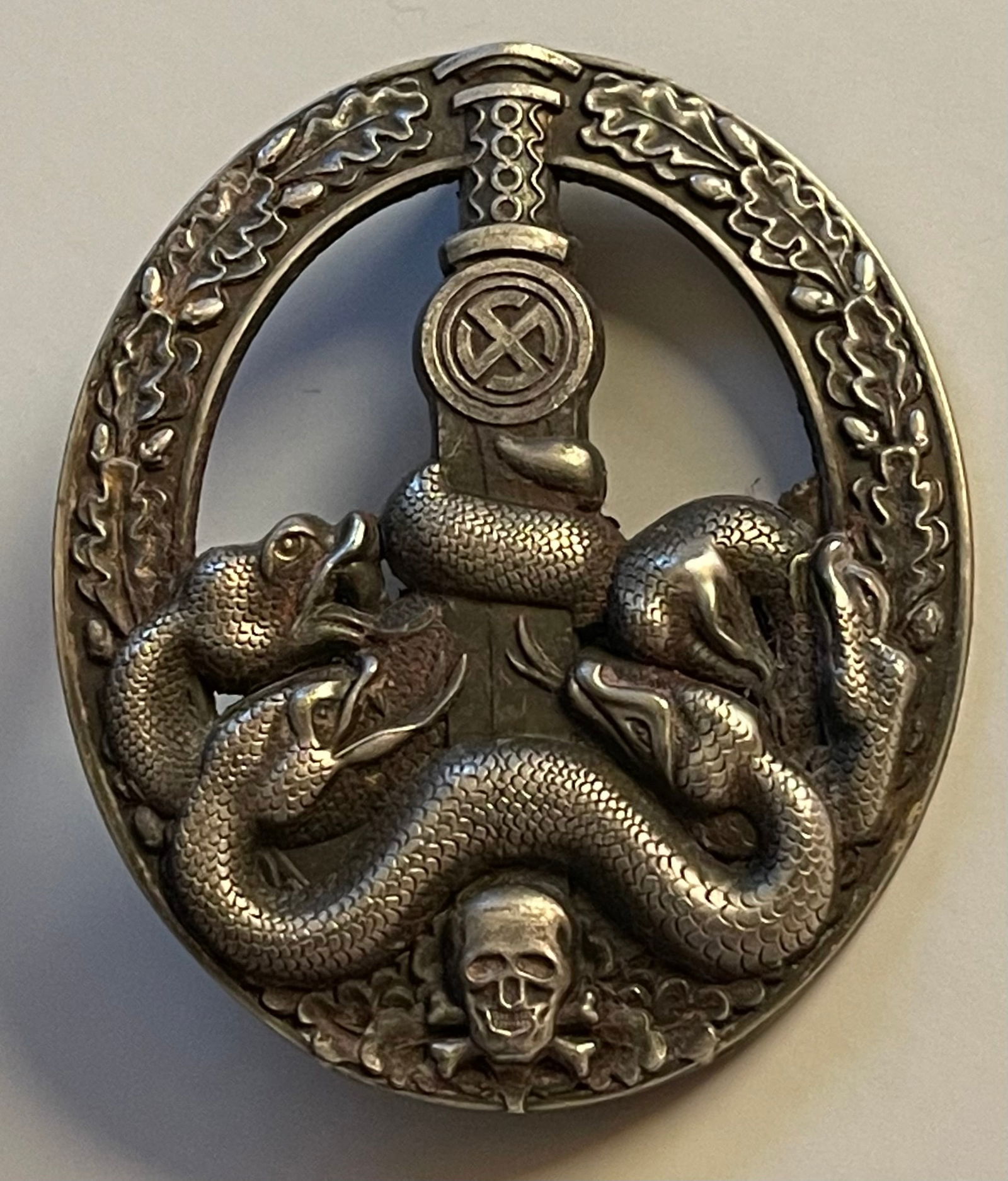 1944 German Fuhrer Anti Partisan War Reward Badge Pin (1 of 2)