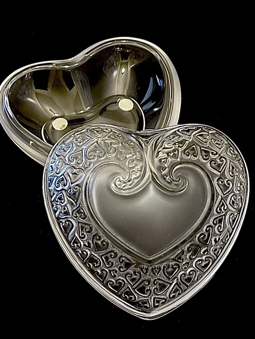 Signed LALIQUE France Crystal Heart Shaped Dresser Jewelry Box (1 of 4)