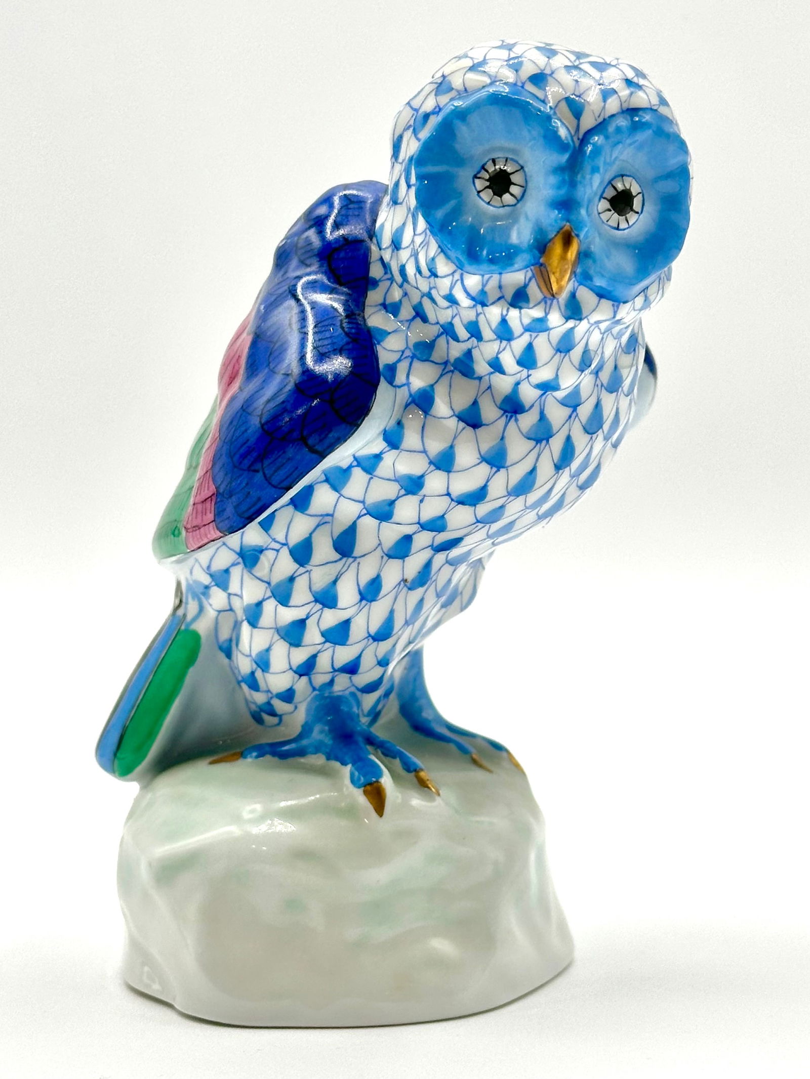 Beautiful HEREND Hungary Blue Fishnet Porcelain Perched Wise Owl (1 of 4)