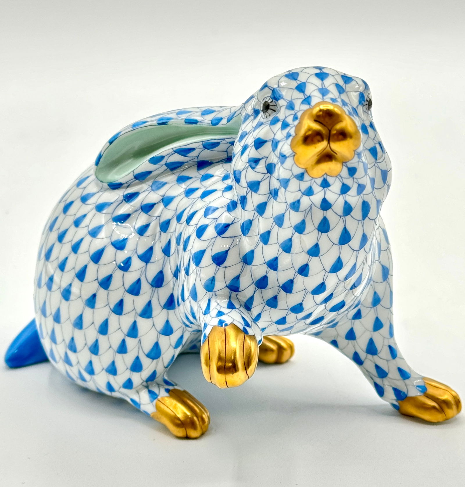 Beautiful HEREND Hungary Blue Fishnet Porcelain Bunny Rabbit Figurine (1 of 4)