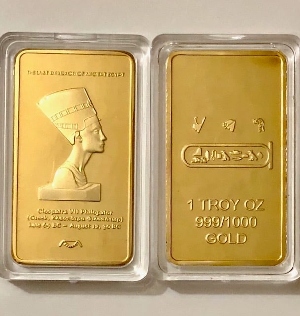 1oz The Last Pharaoh Egyptian Gold Clad Bar: Encapsulated – This is a Novelty Gold Plated Bar containing No Precious Metals – This should not be purchased as an investment – It is simply a collectible novelty item