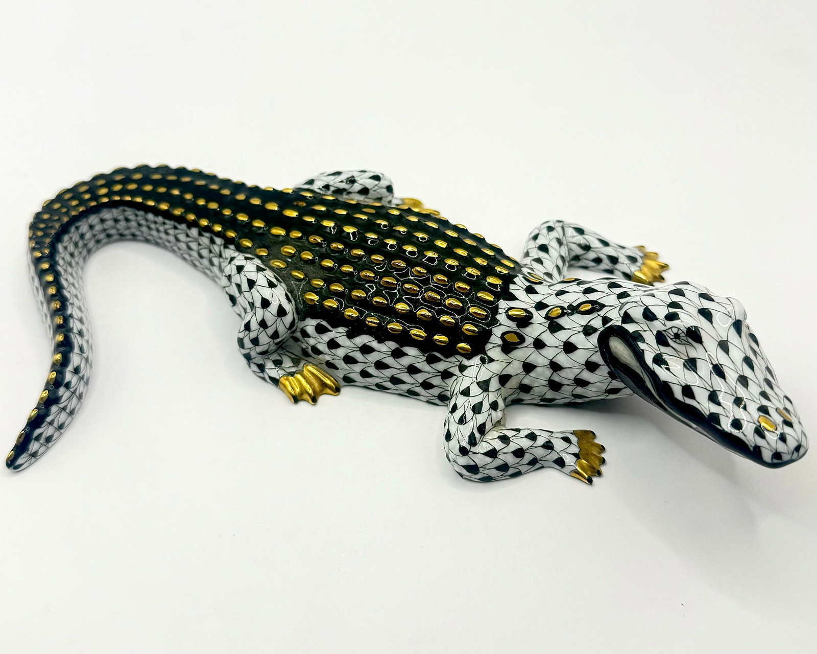 Rare 1 st  Edition HEREND Hungary Black Fishnet Porcelain Large Alligator (1 of 3)
