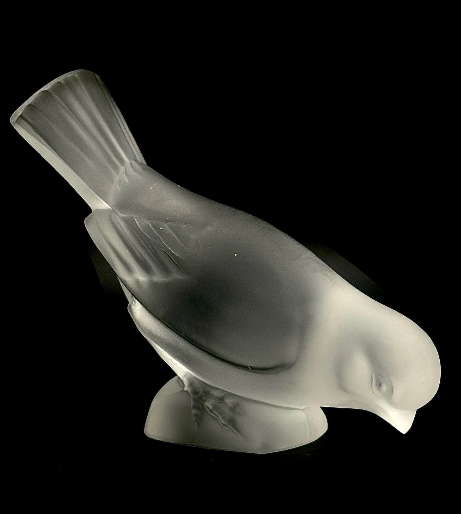 Beautiful LALIQUE France Frosted Crystal Sparrow Bird: Beautiful LALIQUE France Frosted Crystal Sparrow Bird Figurine Beautiful condition. Multiple photos posted.