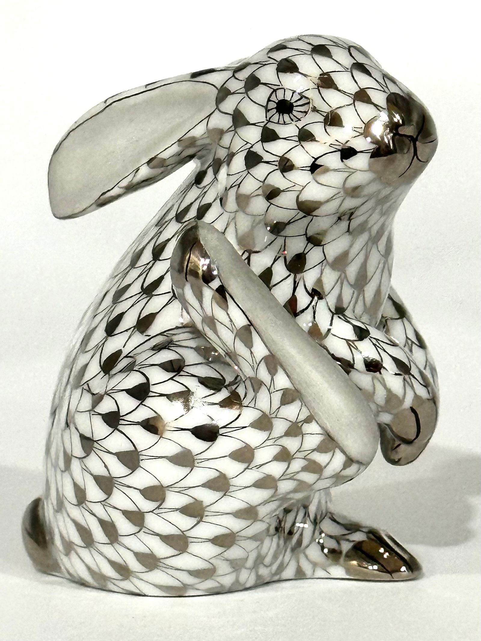 Ex Rare HEREND Hungary Platinum Fishnet Porcelain Rabbit Figurine (1 of 6)