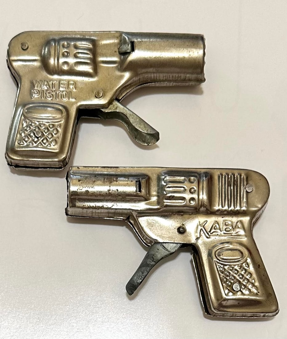 Lot of 2 Rare 1950’s Tin Toy Water Pistols: These are a Lot of 2 rare 1950’s Tin Toy Water Pistols that are Untested and come from part of an Estate Buyout