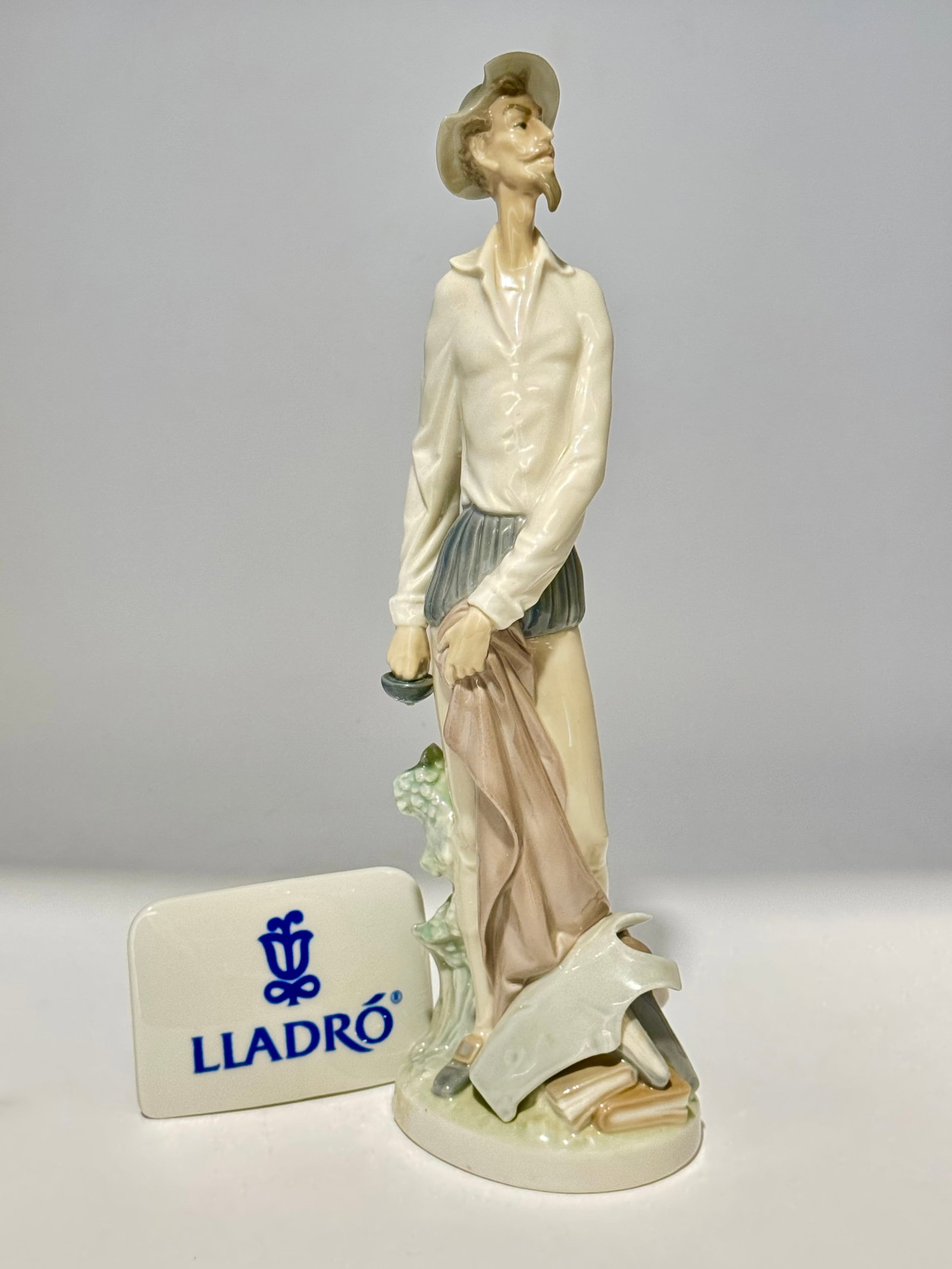 Signed LLADRO Spain as-is Don Quixote Porcelain Figurine: READ – SWORD DETACHED/BROKE FROM SWORD HANDLE AND IS NOT PART OF THE SALE AS SEEN IN PHOTO NUMBER 2. SOLD AS-IS WITH NO RETURNS. Multiple Photos Posted