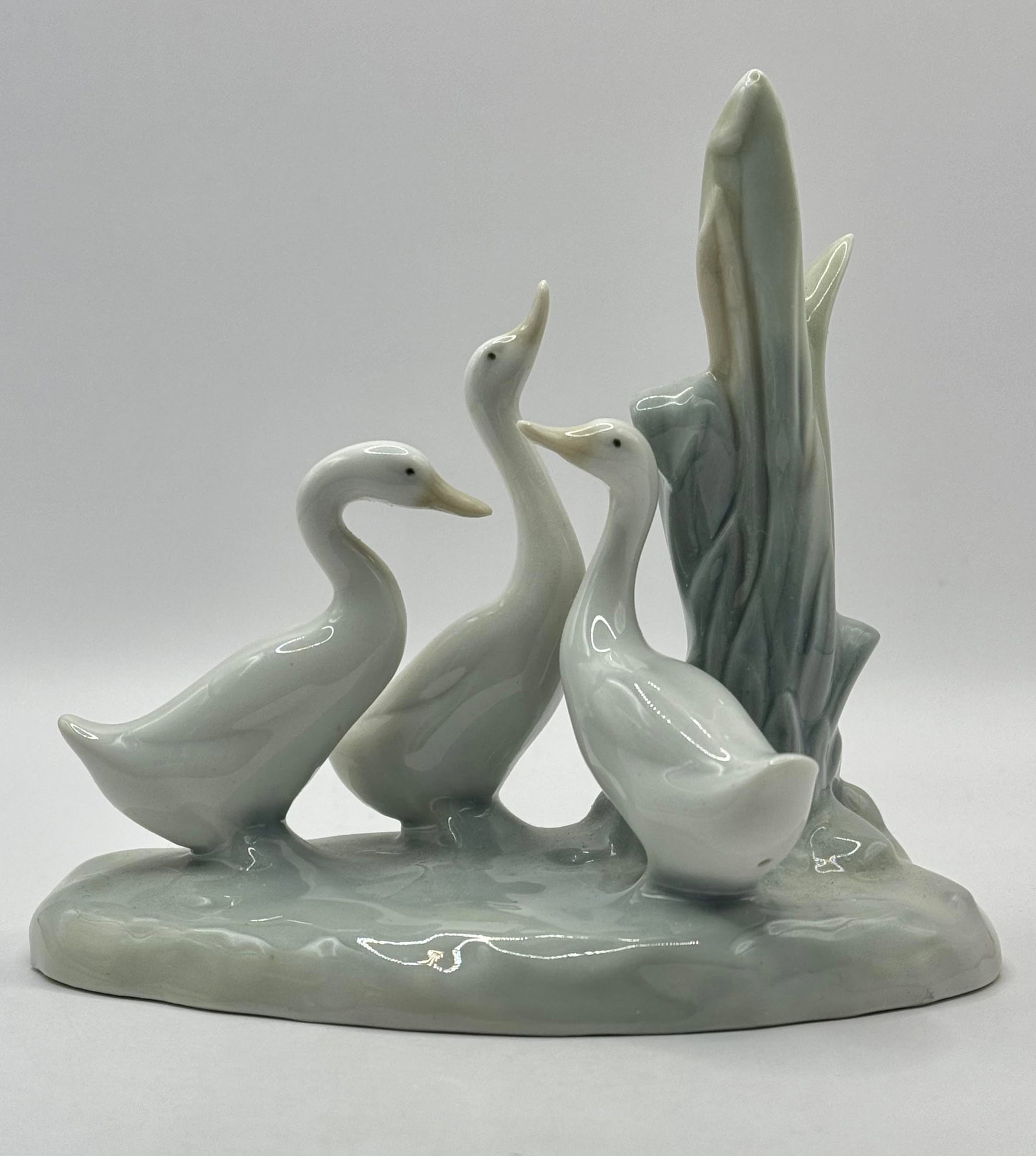 Beautiful LLADRO Nao Porcelain Geese Figurine: Perfect Condition – Sign Not Included - Multiple Photos Posted
