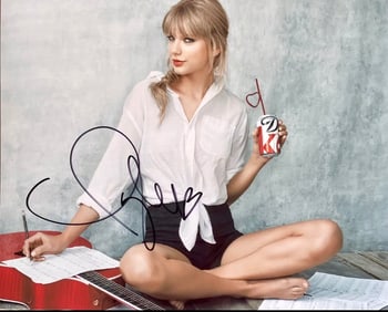 TAYLOR SWIFT Facs Autographed 8.5 X 11 RP Photograph