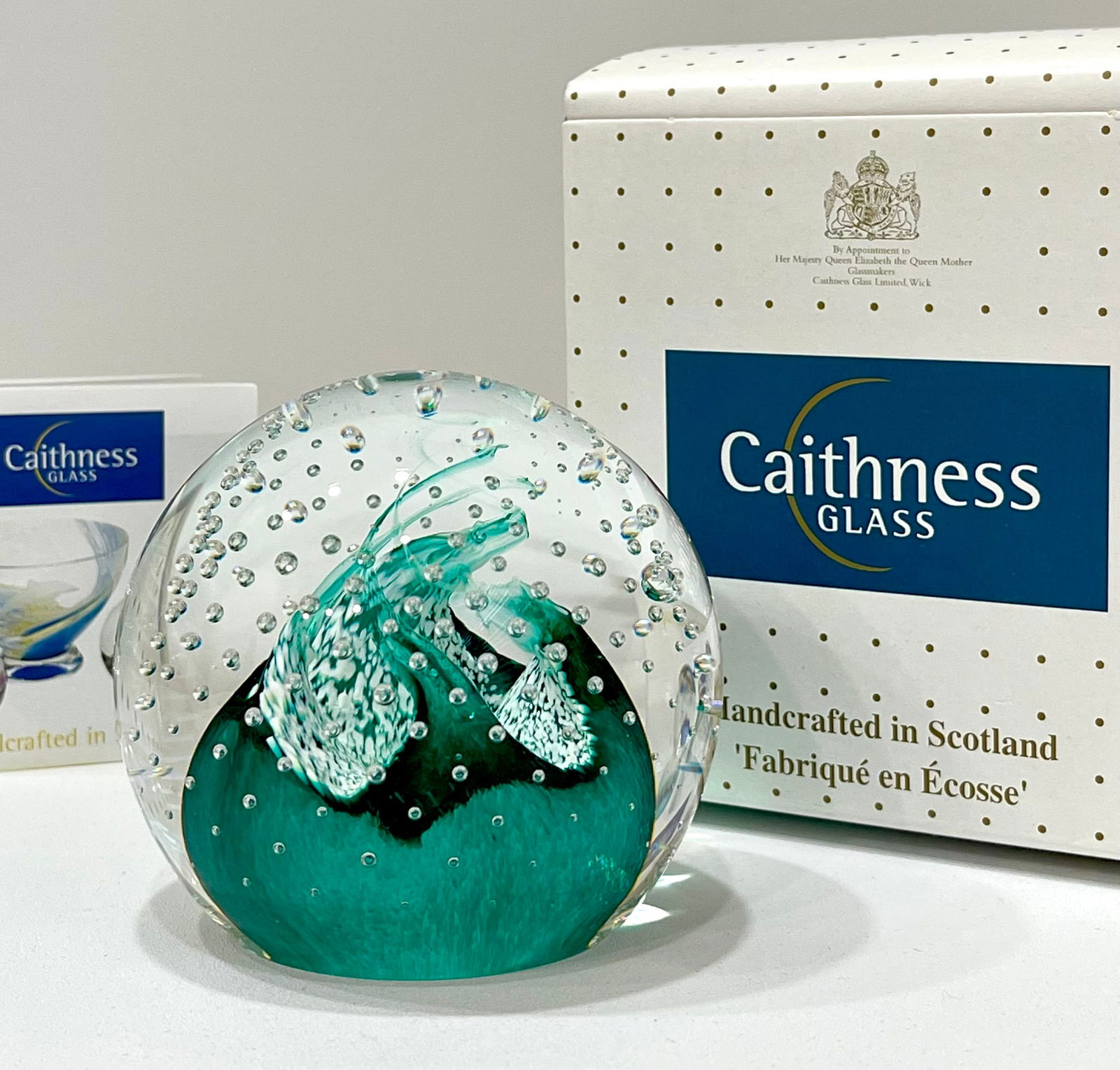 Etch Signed CAITHNESS Scotland Art Glass Paperweight: Gorgeous Colors / Handmade in Scotland / Comes in Original Box / Immaculate Condition