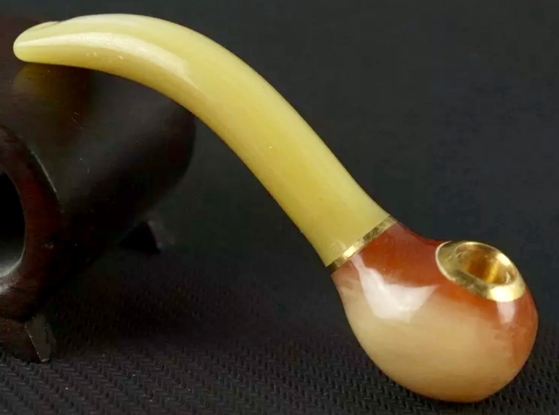 Unique Chinese Opium/Tobacco Pipe made from Ox Horn: This is an Unusual Small Opium/Tobacco Pipe made from Ox Horn / It has an Onyx like Finish and Looks like it has never been used / See all Photos