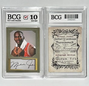 MICHAEL JORDAN Signed Studio Portrait Basketball Card