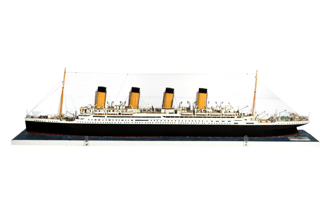 RMS Titanic Cased Model (1 of 11)