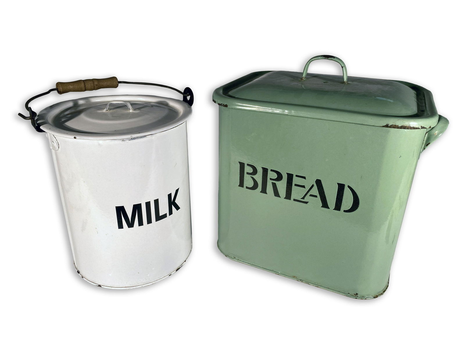 Enamel Vintage Lidded Bread Box and Lidded Milk Pail: Enamel Vintage Lidded Bread Box and Lidded Milk Pail Bread box is 12" tall, milk pail is 10.5" tall This is an unreserved auction with no minimums. This is an online only sale. Items may be viewed upo